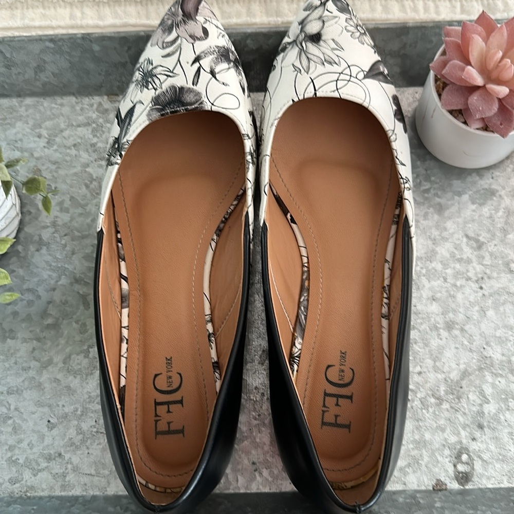 FFC NY Black and White Floral Women's Flats - fits as a size 9 (shoe says 10) - Picture 5 of 10